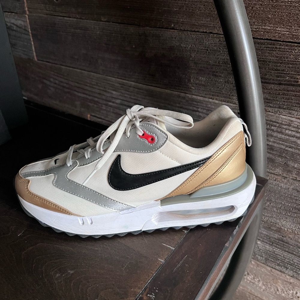 Nike White Sneaker with Red Swoosh Insole